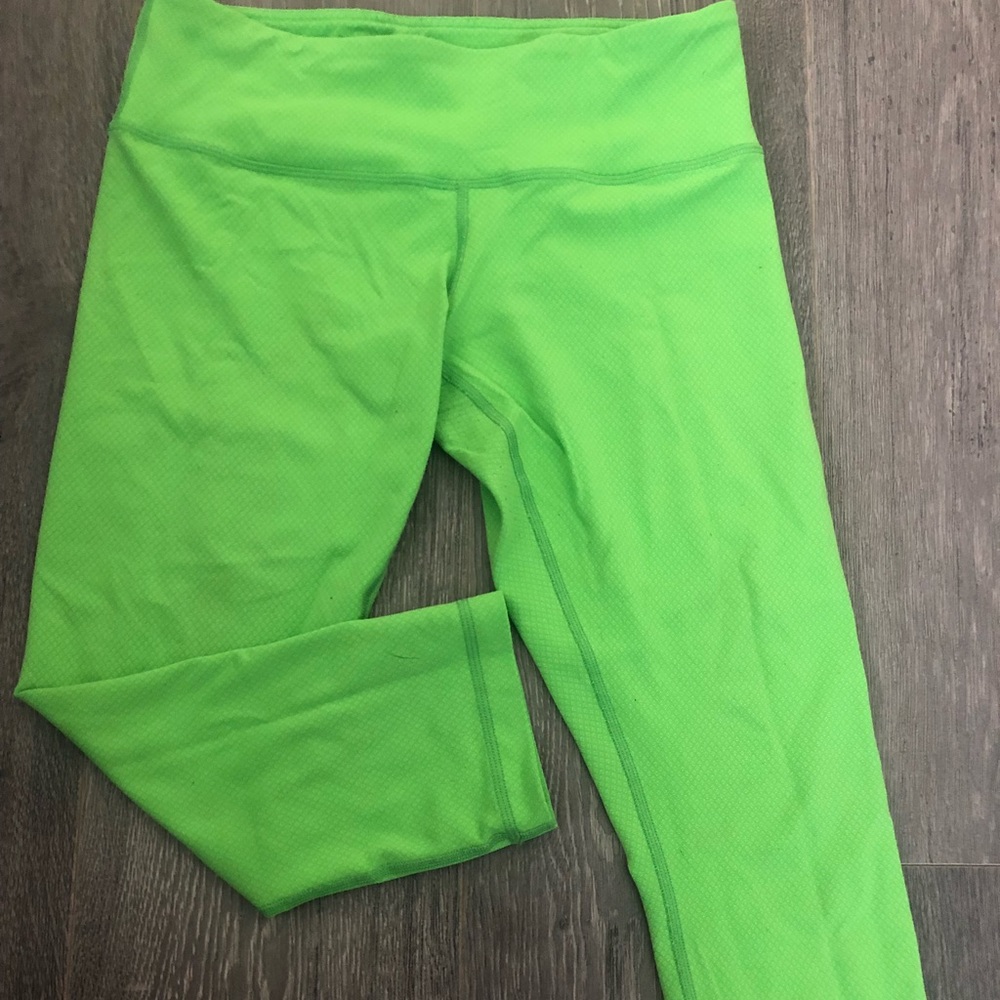 Lululemon Athletica: Wunder Under Crop || sz 6